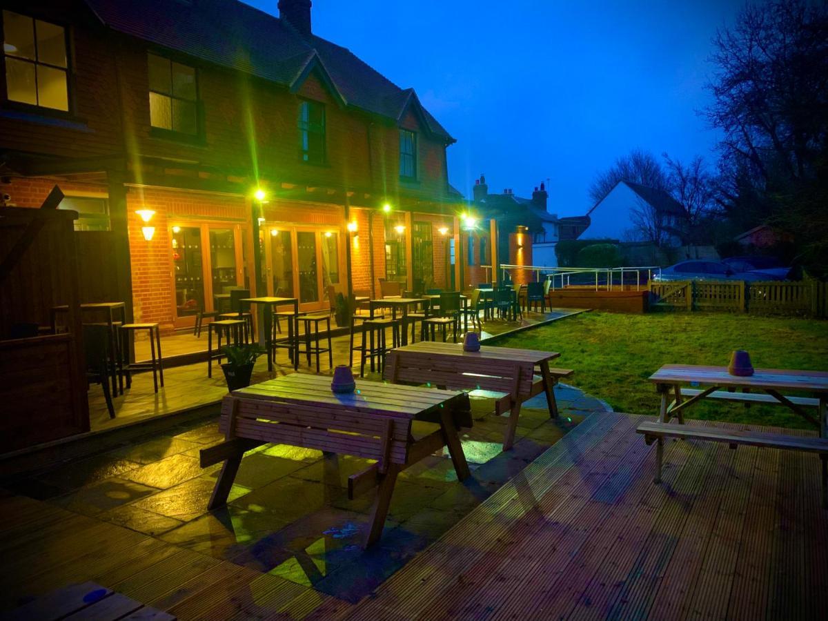 Crown & Anchor Hotel Woking Exterior photo